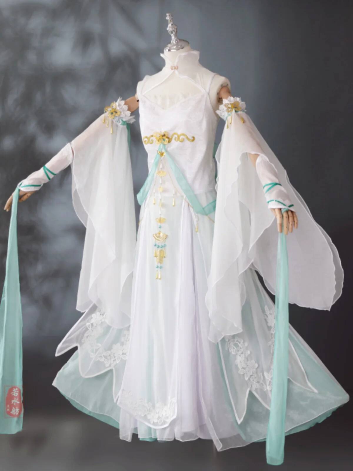 العدالة على الانترنت لعبة المي - مراجعة Cosplay Anime Online وسعره
